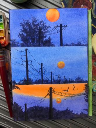 一组简单水彩画,你画你也行🫰
🌟 步骤一:铅笔起稿
用铅笔勾勒出三幅画面的构图,分别画出电线杆、树木轮廓、太阳位置以及地平线。线条要轻,方便后续上色修改。
🌟步骤二:铺背景色
- 第一幅天空:将天蓝+少量钴蓝调和,平涂天空区域,注意保留太阳的白色区域。
- 第二幅天空:以天蓝为主,调和少量钴蓝,平涂天空,同样预留太阳形状。
- 第三幅天空(上下部分):上方橙色区域用朱红+少量柠檬黄调和铺色;下方天空用浅紫+少量钴蓝调和后平涂,预留太阳和地平线的白色区域。
🌟步骤三:绘画树丛
将黑色+钴蓝调和,以点染、晕染的方式画出树丛的轮廓和层次,表现出暮色中树木的深邃感。
🌟步骤四:绘画电线杆
用黑色直接绘制电线杆的主体,再用较细的笔触画出电线杆上的结构和电线(电线可用黑色加少量钴蓝调和,线条要流畅且有虚实变化)。
🌟步骤五:绘画太阳
- 第一幅太阳:用朱红+柠檬黄调和,绘制太阳,边缘可略微晕染,与天空自然过渡。
- 第二幅太阳:以朱红+柠檬黄为主,适当加入一点橙色,画出太阳的质感。
- 第三幅太阳:同样用朱红+柠檬黄调和,根据画面位置画出太阳,注意与周围橙色区域的融合。#治愈系风景 #水彩 #手绘