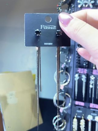 戴上它气质立马在线,这个耳环是我的幸运符哈哈#时尚饰品 #耳饰搭配 #时尚耳饰 #时尚耳环 #饰品首饰