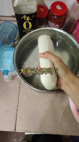 广西人私藏的「粉利」也太绝了!梧州藤县本地人喊它“水侵助”,通体雪白糯叽叽,下锅随便一炒,油香裹着米香直钻鼻腔,每一口都软乎乎又带点嚼劲,香到舔盘!#年糕 #粉利 #广西美食有多香 #炒粉利 #美食