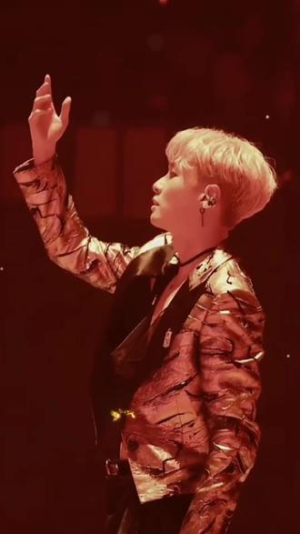 为了舞台能放弃什么
张艺兴:生命,直到最后一分钟,直到生命结束,下台一鞠躬#张艺兴#舞台#说到做到的男人#有魅力的男人#贝壳女孩