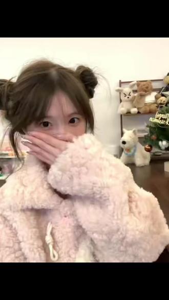 150小个子穿搭丨粉色甜美羊羔毛外套加厚女冬季牛角扣韩版宽松皮毛一体中长款上衣#小个子穿搭#毛毛外套 #粉色系 #秋冬穿搭 #甜系女孩