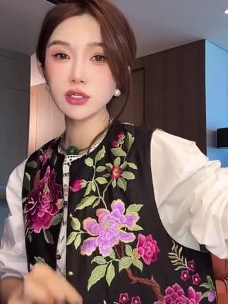 yiyiya.Guo艺艺吖【香云纱·雍容华贵】奢雅刺绣马甲2603SS52#高级感穿搭 #只做高品质 #国风马甲#刺绣工艺 #艺艺吖