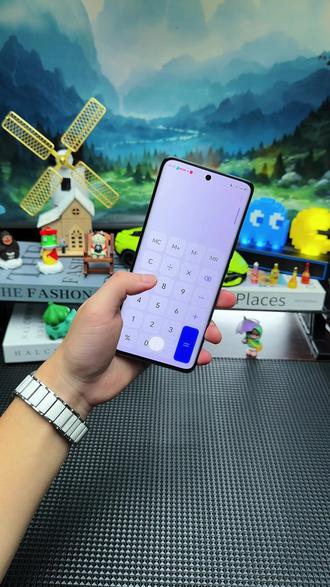 让你见识一下#华为Mate60Pro 装上指纹防窥,防爆防摔防指纹,搭配#无尘舱 一盖一推轻松贴好!触控指纹灵敏!#华为Mate80 #手机膜 #好物推荐