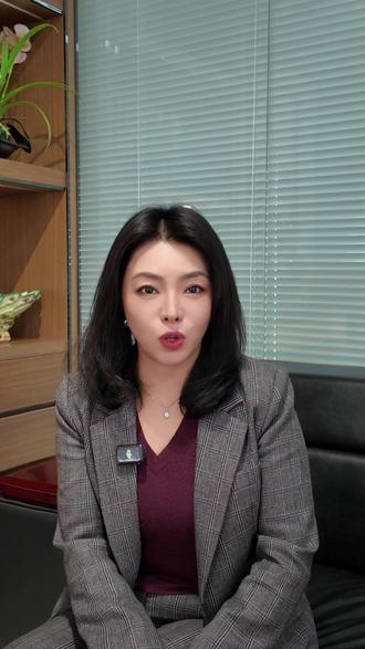 这条视频送给关注金银的朋友们。 在充满变量的时代,一定要看清规则。#金价 #黄金 #白银 #零距离看懂财经