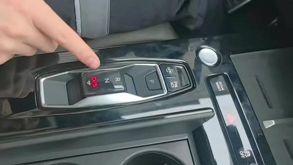 全新奥迪A6L C9如何切换手动模式#车辆使用小知识