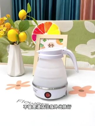 米虹可折叠旅行水壶电热水壶# 出差旅行住酒店我都不敢用那烧水壶,谁知道里面煮过啥?我都自己带这种便携式烧水壶,折叠起来就跟手机一样大小,烧水速度特别快,而且还能自动断电,出门在外泡茶冲奶就放心安全多了。关键它这个价格真的太合适了,经常出差旅行的赶紧备一个!