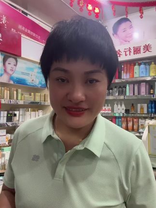 爱化妆💋的小姐姐看过来这款不掉口红💄必备。
