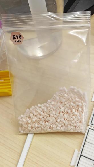 所以,只要板子够多,就可以同时拼很多个小图,这个颜色用完给你用,再给你用,再给……
#展示你的手工diy成果 #拼豆 #做手工我是认真的 #拼豆豆 #恋与深空
图纸来自🍠的a葡萄冰萃美式