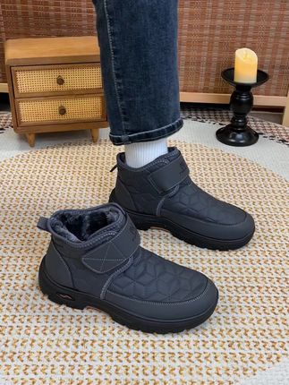 天气越来越冷,你需要这样一款棉鞋,内里加绒加厚,鞋底防滑耐磨。 #加绒保暖 #保暖棉鞋