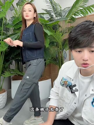 天花板级别的防风保暖裤,款式时尚简约不过时,舒适度可以媲美你家的睡裤!这裤子质量好到我都有点词穷,只剩下哎呀哎呀了!上身垂坠质感强,三防防风防水防污#加绒加厚裤子 #防方风防水裤 #百搭裤子#加绒卫裤