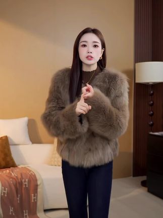 海宁环保毛毛仿皮草外套女秋冬气质名媛小香风宽松百搭毛茸茸上衣#外套#每日分享 #穿搭技巧 #皮草穿搭 #冬季搭配