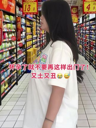 谁懂这种温柔到骨子里的法式连衣裙啊,小孕妇们,谁穿谁温柔的法式蕾丝连衣裙,产检被追着问链接,夏季氛围感直接拉满!假两件拼接+镂空钩花,打破单调超有设计感,精致又高级,流苏裙摆随风摇曳,走路都带仙气,层次感拿捏~简约圆领露出优美颈部线条,女人味直接溢出屏幕!面料轻盈透气,像被云朵包裹!,夏日穿完全不闷,舒适度与颜值并存爱了!无论通勤、约会、逛街⋯产检各种场合都能完美拿捏,今夏必入啊姐妹们别犹豫,穿上它带给你夏日里最温柔的孕妈妈!,#孕期穿搭#超清爽的夏天OOTD#一个身体两个心跳,#夏日穿搭主打松弛感#时尚孕妇装