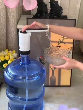#创作灵感最近很火的这个抽水器真的太好用了,它是可以折叠的,用的时候直接把它打开就可以了,而且还是无线的设计,不需要插电就能工作,非常方便!它不仅操作简单,还特别耐用,家里备上一个这样的抽水器真的很实用啊!喜欢的朋友赶紧点击下方链接购买吧!#🔥上热门
