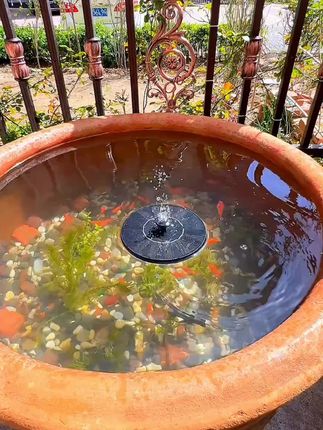 完全不用电的太阳能喷泉,多种喷头效果,水缸,鱼池,户外有水的地方都可以用#喷泉 #喷泉水景 #太阳能喷泉 #庭院鱼池#好物推荐🔥