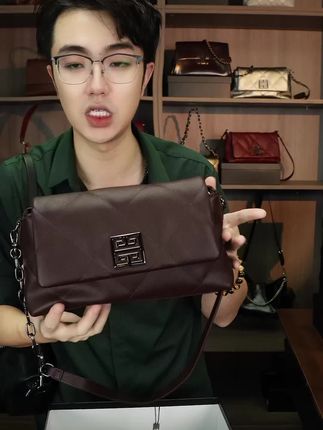 纪老师四宫格 喜欢的baby可以来直播间点菜噢不只是包包,更是你的个性标签#包包推荐 #轻奢包包 #单肩包 #斜挎包
