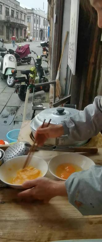 铅山特色小吃--蛋包清汤。