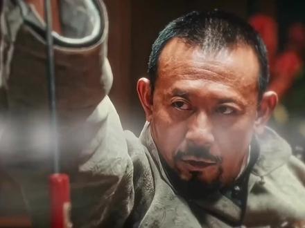 我推荐《明朝那些事儿》,不仅因为它通俗易懂、生动有趣,更因为它做到了许多专业史书未能做到的事:让普通人爱上历史,让历史关照当下。它不回避历史的残酷与黑暗,却始终在灰烬中寻找余温;它描绘权力的游戏,却最终歌颂超越权力的生命价值。
无论你是历史爱好者,还是仅仅想找一本好读又深刻的书;无论你是青春年少,还是已历经沧桑,这本书都能给你独特的馈赠。它会陪你笑,陪你叹,陪你思考,并在你合上最后一页时,留下悠长的回响——关于时间,关于选择,关于什么是值得度过的一生。#人生哲理 #历史 #明朝 #好书分享 #人生