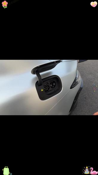 小米原车充电口有一个总是裸露在外,装上这款磁吸充电口保护盖,快慢充一边一个,关键磁吸设计完全不担心掉! #小米汽车 #充电口保护罩 #汽车好物