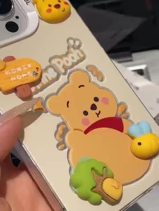 卡通维尼熊适用苹果16pro手机壳卡通vivox200潮牌opporeno14高端#手机壳#这个手机壳真的长在我心巴上了