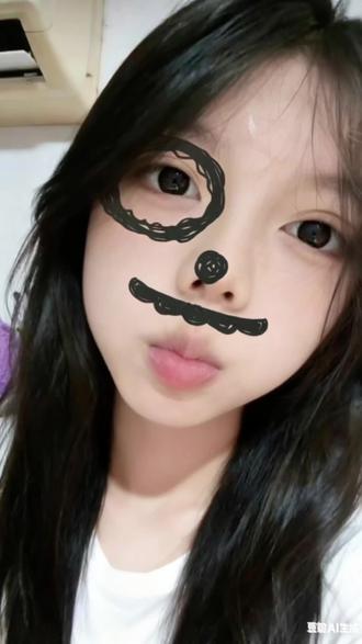 小花脸特效豆包指令 小花脸特效教程 小花脸拍照姿势 小花脸特效制作 小花脸贴纸 搞怪胡子特效 小花脸拍照姿势教程 搞怪脸部特效教程 搞怪胡子 小花脸特效玩法 小花脸特效入口 小花脸胡子猫 铅笔猫墨镜baby特效 浮夸表情素材 搞怪胡子特效拍照教程 铅笔猫眼墨镜baby 小花脸特效搭配姿势 小花脸贴纸素材 小花脸特效怎么拍 小花脸同款特效怎么p 小花脸滤镜 小花脸ai口令 小花脸文案 搞鬼胡子特效 小花脸美颜参数设置 小花脸特效热门玩法 小花脸贴纸抠图 小花脸特效使用技巧 小花脸拍照姿势推荐 怼脸拍你去跟她玩吧 我吞醋自尽 小花脸特效使用 #豆包ai#豆包出大片有两把刷子#小花脸#小花脸特效教程#小花脸特效 小花脸特效 小花脸 小花猫特效 小胡子特效 小花脸特效剪映 小花脸拍照姿势