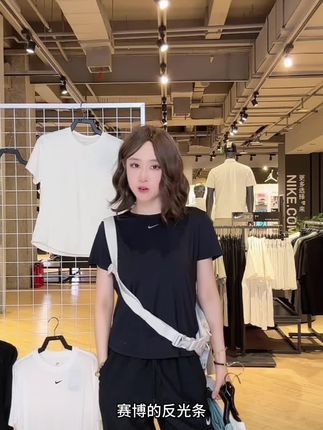 NIKE耐克女子T恤FN2799-010,#创作灵感 #耐克 #运动穿搭 #夏季新款 #爆款热卖中