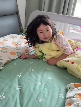 这天气说冷就冷了,提前给宝贝准备好#防踢睡袋 这款加厚夹棉的保暖好,再也不用担心宝宝睡觉着凉啦#宝宝睡袋 #母婴好物