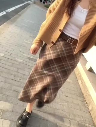 生活就是顶着一分糖,冲淡那九分的苦,好与不好 都是生活尽力就好。生活逼着你成长,如果不能顺风顺水,那就风雨兼程……#气质开衫#显瘦穿搭#新款上新