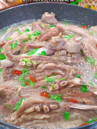 今年羊排也开始卷了,到手5斤不过百,这比吃猪排骨都合适。#羊排#手把羊排#清炖羊排#妈呀太香了#大口吃肉的感觉真好