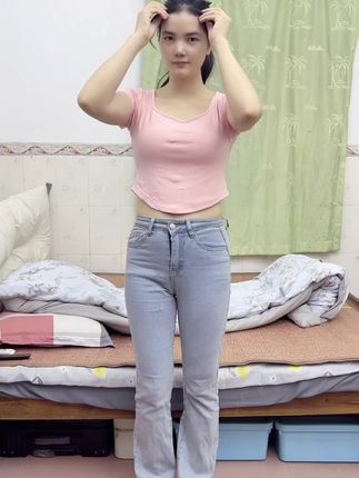 女人一定要好好疼自己的男人吧,他再没本事也是自己找的,他就像自己的孩子一样,你不疼他,体谅他,就真没人疼了,他为这个家真的很辛苦!