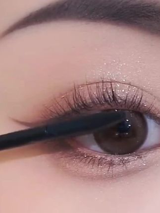 仙女们,相信我~这支睫毛膏谁用谁喜欢,轻松get太阳花睫毛#睫毛膏 #防水防汗不晕染 #在抖音入手的好东西 #睫毛精