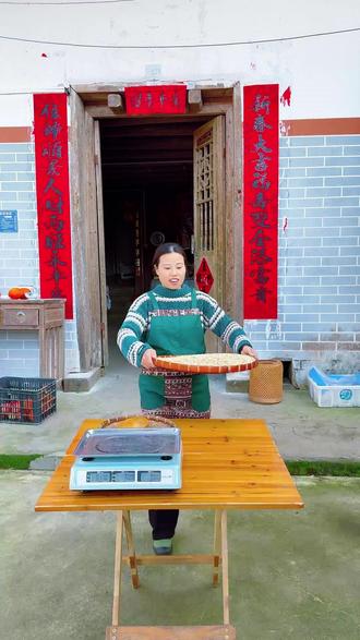 农家的味道,柴火灶大铁锅炒南瓜子!#南瓜籽 #手工制作 #炒货 #农家美食 #农村生活