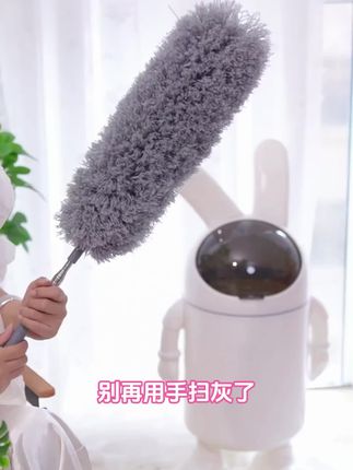 精致家居党必入!**可伸缩除尘掸**颜值与实力并存,伸缩设计简约不笨重,轻松清扫天花板、陈列架缝隙灰尘,连角落蜘蛛网都能清得干干净净,让家更显整洁~#精致家居 #家用除尘 #可伸缩除尘掸 #高颜值清洁工具 #缝隙除尘神器