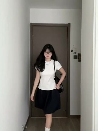 高腰显瘦显腿长 夏天有这条半身裙就够了#夏季新款 #穿出高级感 #显瘦穿搭 #今天穿什么 #高腰半身裙