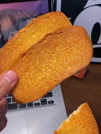 一口沦陷的法式奶香片!   黄油慢烤出金黄脆边,咬开满是浓醇奶香,甜而不齁! 早餐搭咖啡、下午当零嘴超绝#零食推荐#好吃到停不下来 #追剧小零食 #太好吃了 #小时候味道