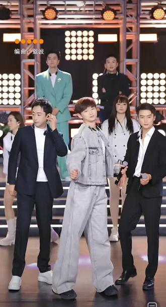 @昊瀚培训号 昊文最后一次在男生直播间唱歌🎤?为啥?#综艺 #快来围观 #舞台