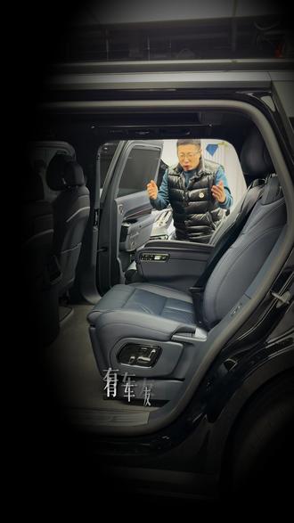 极氪9X星空顶安装实拍!高级感直接拉满 极氪9X高级感升级第二步,星空顶安排!车友问我4大升级是什么?无轨地板、星空顶、光辉轮毂、运动包围,少一样都差点意思!我这台车无轨地板已装好,今天开工拆件装星空顶,说干就干!看看这装完的效果,座舱瞬间上档次,氛围感直接拉满!关注老王,星空顶全国包时工,给你省心又省钱!