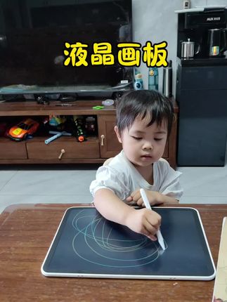 #画板 宝宝一岁以后真的很喜欢乱涂乱画,这款是液晶屏不伤眼,宝宝发挥想象随意涂鸦#儿童画板 #液晶画板 #脑力开发