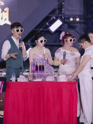 氨基酸洗面奶,洗脸去油不去水,推荐#音乐现场 #舞台演出现场 @贵阳二小姐🐮7月15.16号大舞台回归 @杰少(SOSOLEE) @小油花(8月16至17号六周年庆) @户外唱歌磊