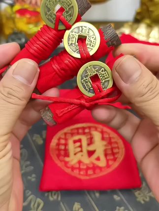 刷到就别错过!桃木搭五帝钱,开启好运新一年#桃木枝#五帝钱#东南桃木枝