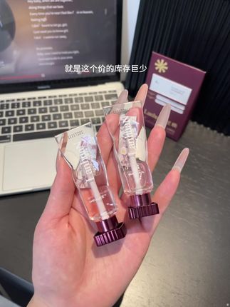 我的妈呀!没想到兰唤唇部精华油也来大羊毛了!它真的巨巨巨好用!嘴唇干裂起皮的姐妹真的快试试#唇釉 #唇膏 #学生党好物推荐 #唇部护理
