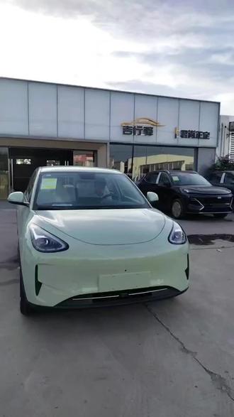 #性价比高的新能源车 #纯电高颜值车
吉利星愿410续航自由版罗勒青提车,恭喜车主喜提爱车!支持快慢充,带外放电功能,出门烧烤,冷饮都可享受!还支持厂家低首付零首付等金融政策!