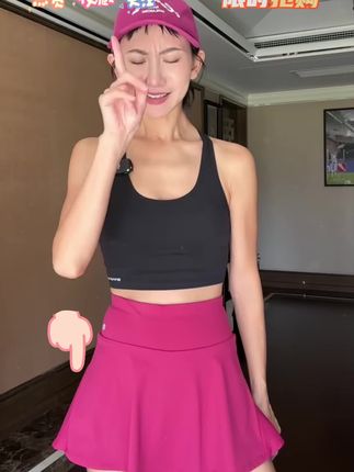 网球的季节到了 那么这条裙子你不要错过了