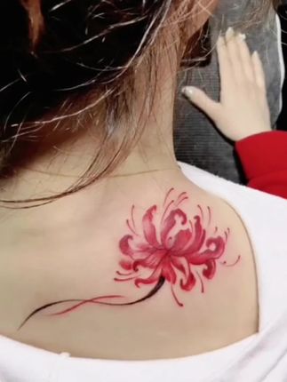 #女生纹身图案 彼岸花又名曼珠沙华,它的花语是见花不见叶,花叶永不相见,象征着永恒的思念!彼岸花开身上纹,从此再无意中人#纹身贴 #彼岸花 #曼珠沙华彼岸花 #适合女生的纹身图案推荐