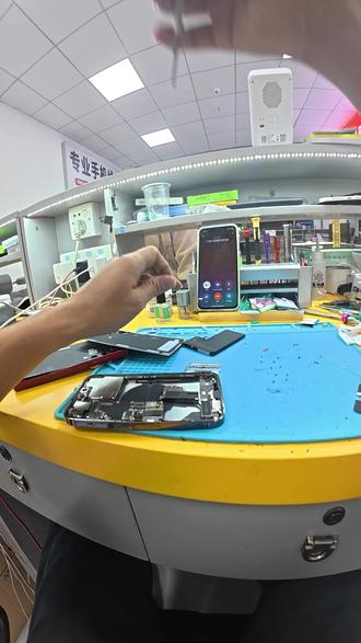 华为p70pro更换外屏,非常流畅顺滑更换。 #苹果手机更换外屏 #安卓更换外屏 #华为p70pro #华为更换外屏 #世纪威锋