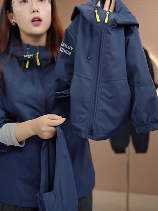 2025新款冲锋衣外套男童秋季宽松上衣外套百搭时尚#冲锋衣 #秋季穿搭 #时尚百搭 #连帽外套 #童装