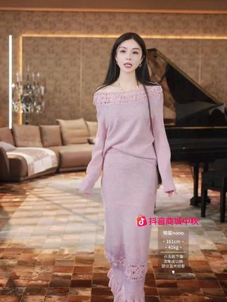 超重工钉珠点钻,全手工,绵羊毛进口纱线,温柔风重工针织#时髦精 #时尚套装两件套 #时尚针织衫 #懒猫nono #秋冬穿搭新鲜感在线