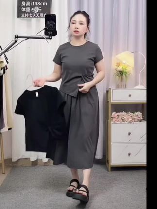 欧洲站高端气质休闲套装女士2025夏季新款短袖半身裙两件套#休闲穿搭 #休闲套装穿搭 #夏季新款 #夏季薄款 #气质这一块拿捏死死的