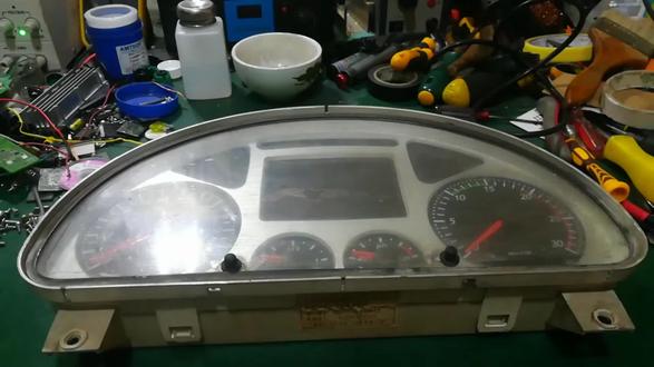 大货车杰狮仪表盘黑屏不工作