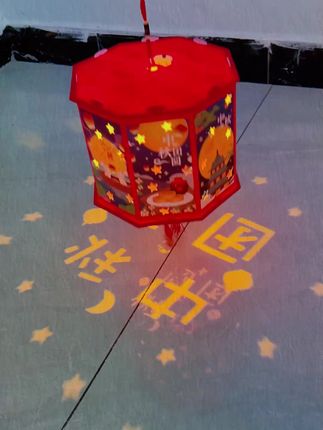 中秋节快到了,投影灯笼快给孩子安排上,小朋友自己动手就能做,既好看又有成就感#手工diy##中秋节# #中秋灯笼#