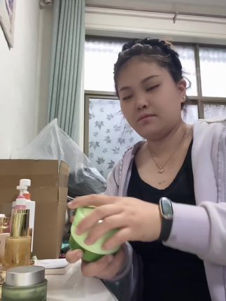 快来给你的毛孔洗个澡吧! 爱出油的宝宝要定期清洁,你真的清洁做到位了吗?肌肤需要定期大扫除,毛孔通透才能大口呼吸,有利于皮肤的吸收能力~#亲测分享 #自用好物分享 #护肤分享